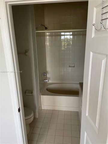11102 NW 83rd St 201, Doral, FL 33178