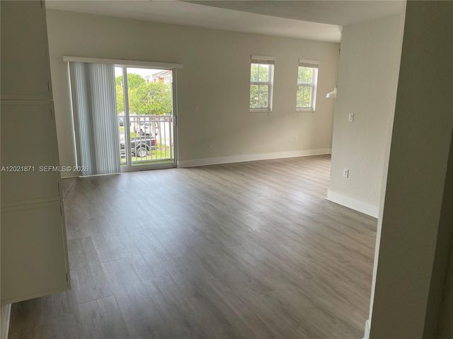 11102 NW 83rd St 201, Doral, FL 33178