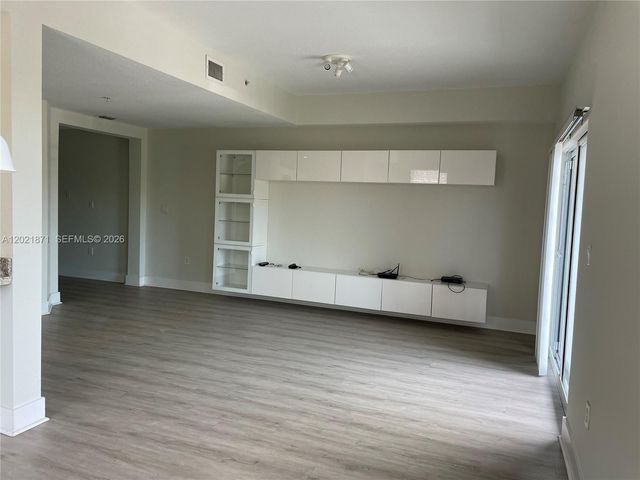 11102 NW 83rd St 201, Doral, FL 33178