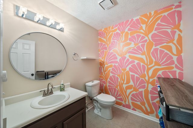 4605 70th Place, Urbandale, IA 50322