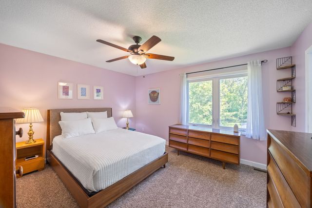 4605 70th Place, Urbandale, IA 50322
