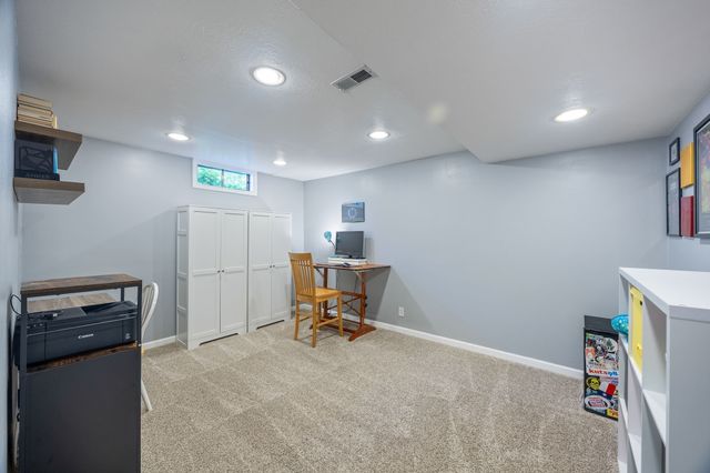 4605 70th Place, Urbandale, IA 50322