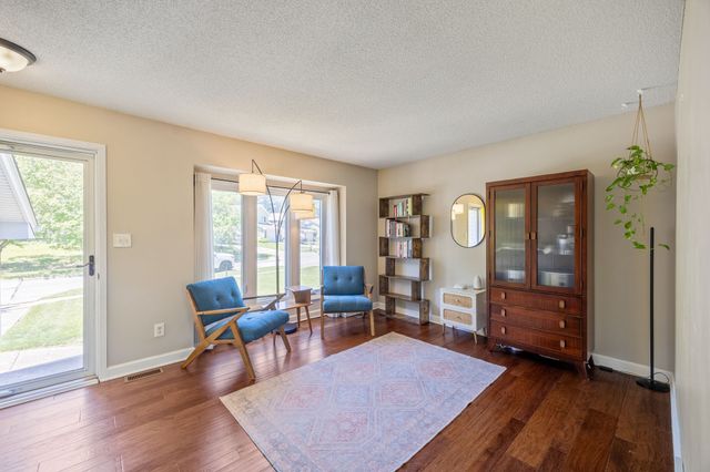 4605 70th Place, Urbandale, IA 50322