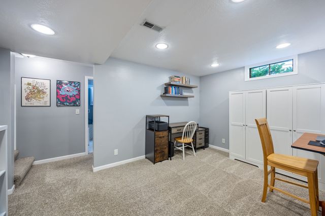 4605 70th Place, Urbandale, IA 50322