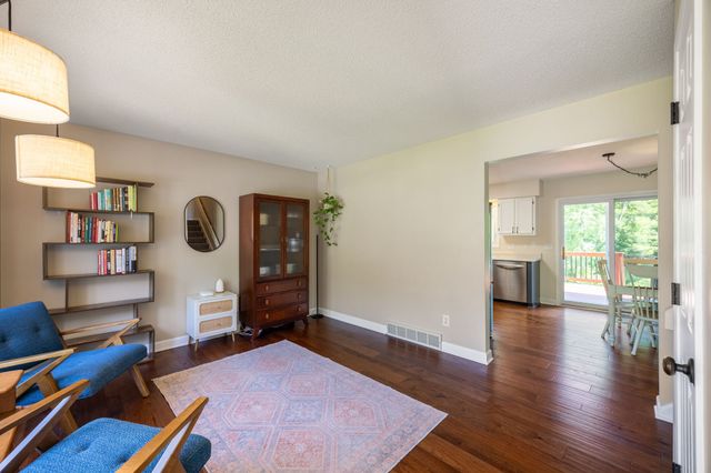 4605 70th Place, Urbandale, IA 50322