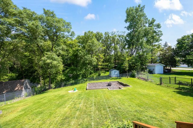 4605 70th Place, Urbandale, IA 50322