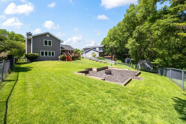 4605 70th Place, Urbandale, IA 50322