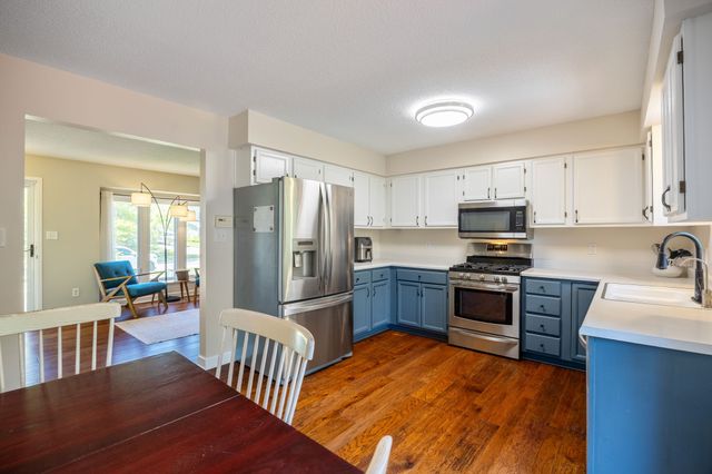 4605 70th Place, Urbandale, IA 50322