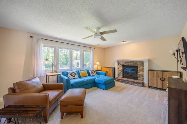 4605 70th Place, Urbandale, IA 50322