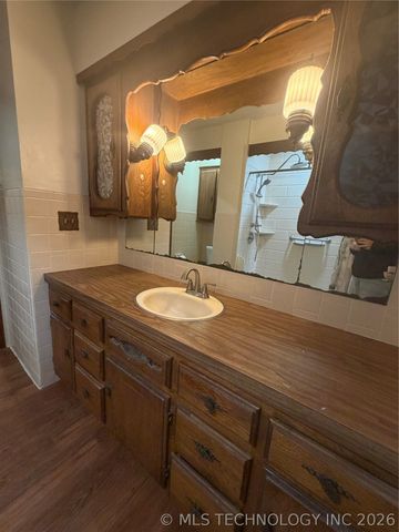 306 NE 4th, Wilburton, OK 74578