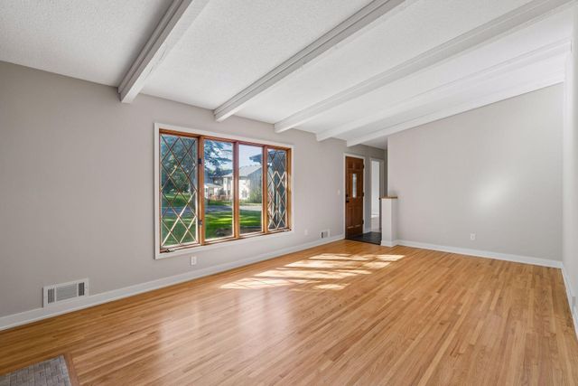 15001 Oakland Avenue S, Burnsville, MN 55306