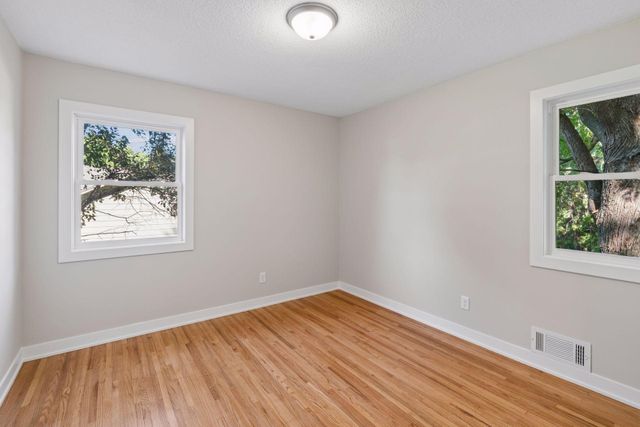 15001 Oakland Avenue S, Burnsville, MN 55306