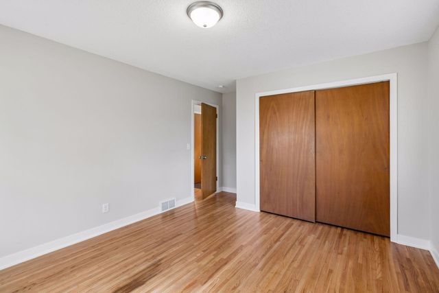 15001 Oakland Avenue S, Burnsville, MN 55306