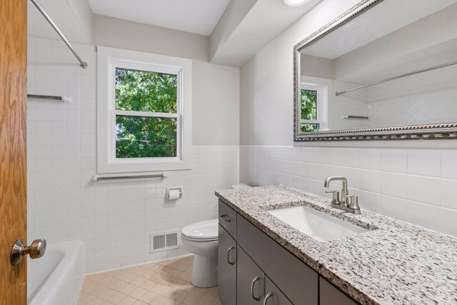 15001 Oakland Avenue S, Burnsville, MN 55306