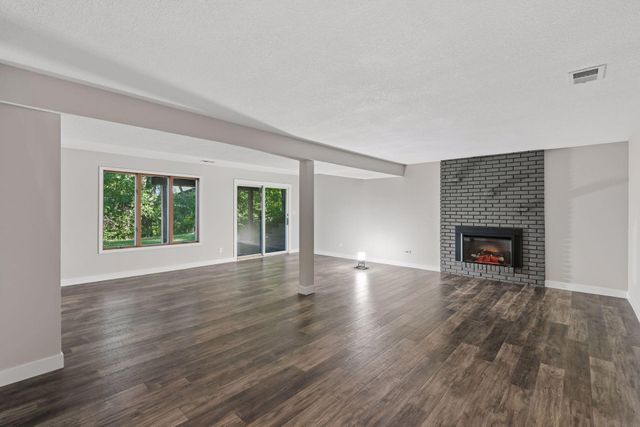 15001 Oakland Avenue S, Burnsville, MN 55306