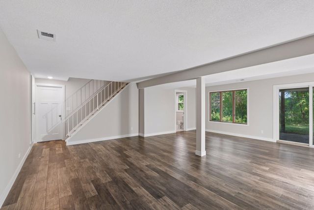 15001 Oakland Avenue S, Burnsville, MN 55306