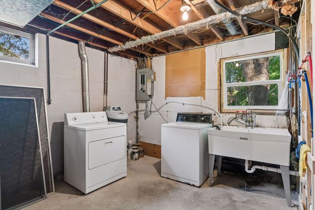 15001 Oakland Avenue S, Burnsville, MN 55306