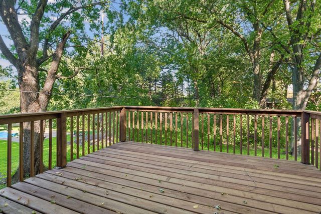 15001 Oakland Avenue S, Burnsville, MN 55306