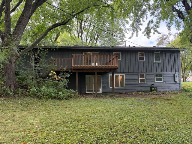 15001 Oakland Avenue S, Burnsville, MN 55306