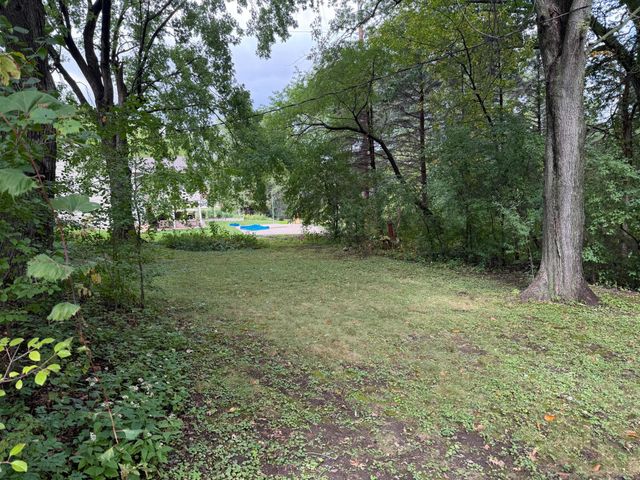 15001 Oakland Avenue S, Burnsville, MN 55306
