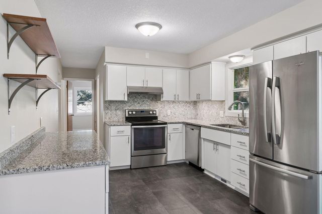 15001 Oakland Avenue S, Burnsville, MN 55306