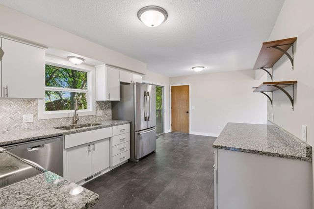 15001 Oakland Avenue S, Burnsville, MN 55306