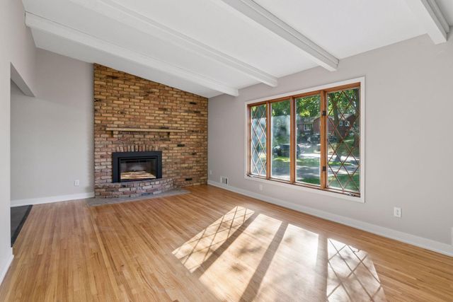 15001 Oakland Avenue S, Burnsville, MN 55306