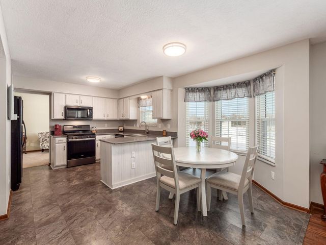 3266 Prairie Gardens Court, Hilliard, OH 43026