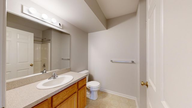 2771 S Knightsbridge Circle, Ann Arbor, MI 48105