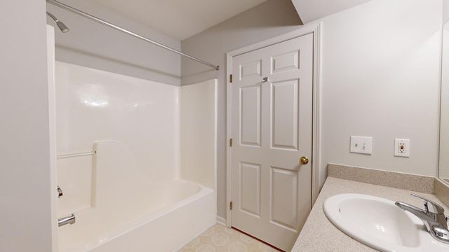 2771 S Knightsbridge Circle, Ann Arbor, MI 48105