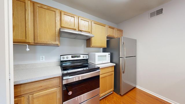 2771 S Knightsbridge Circle, Ann Arbor, MI 48105