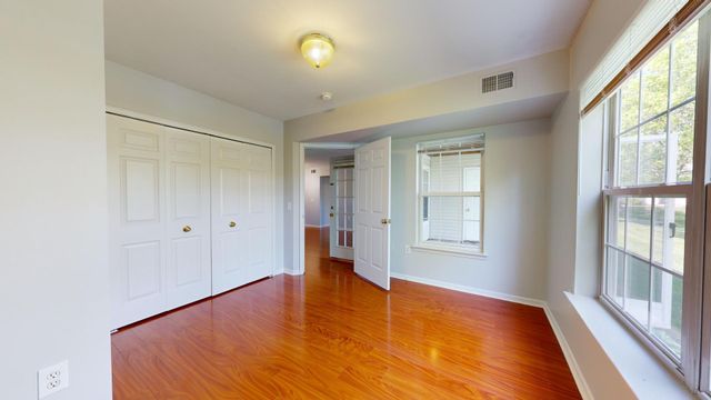 2771 S Knightsbridge Circle, Ann Arbor, MI 48105