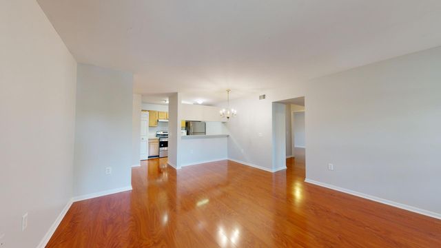 2771 S Knightsbridge Circle, Ann Arbor, MI 48105