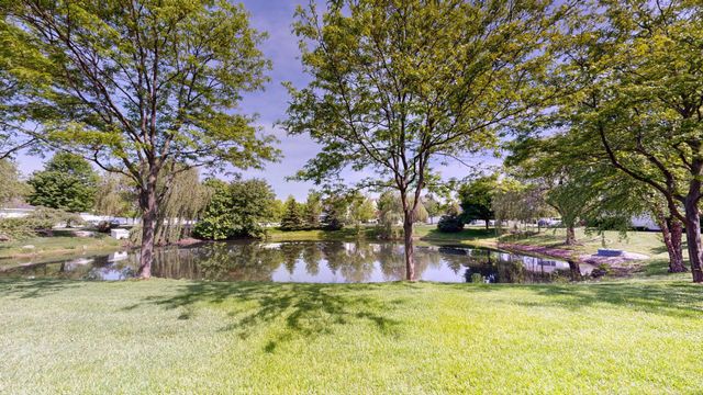 2771 S Knightsbridge Circle, Ann Arbor, MI 48105
