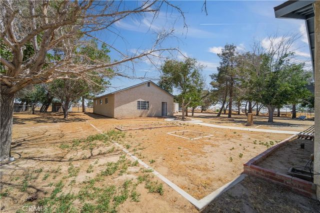 8327 W Avenue I, Lancaster, CA 93536