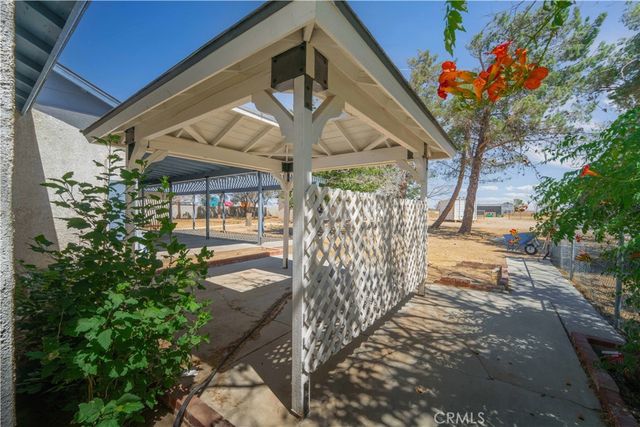 8327 W Avenue I, Lancaster, CA 93536