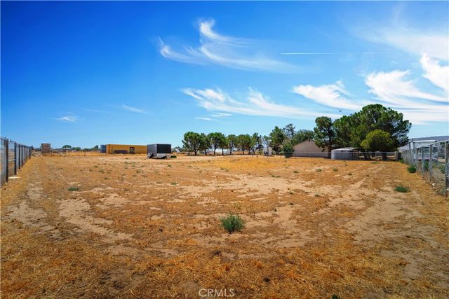 8327 W Avenue I, Lancaster, CA 93536