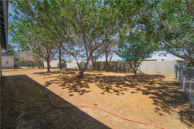 8327 W Avenue I, Lancaster, CA 93536