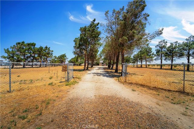 8327 W Avenue I, Lancaster, CA 93536