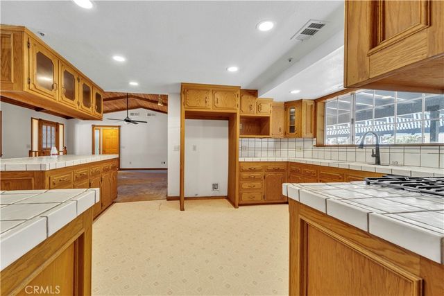 8327 W Avenue I, Lancaster, CA 93536