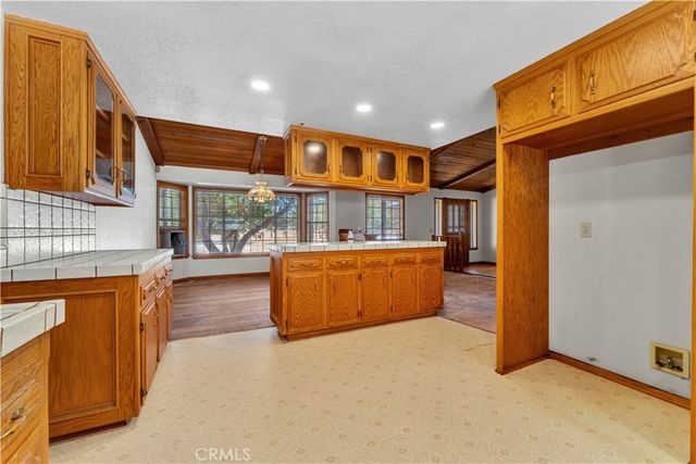 8327 W Avenue I, Lancaster, CA 93536