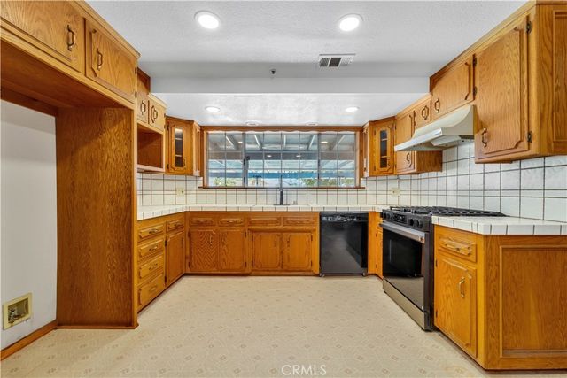 8327 W Avenue I, Lancaster, CA 93536