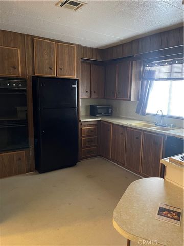 22601 Bear Valley Road 70, Apple Valley, CA 92308