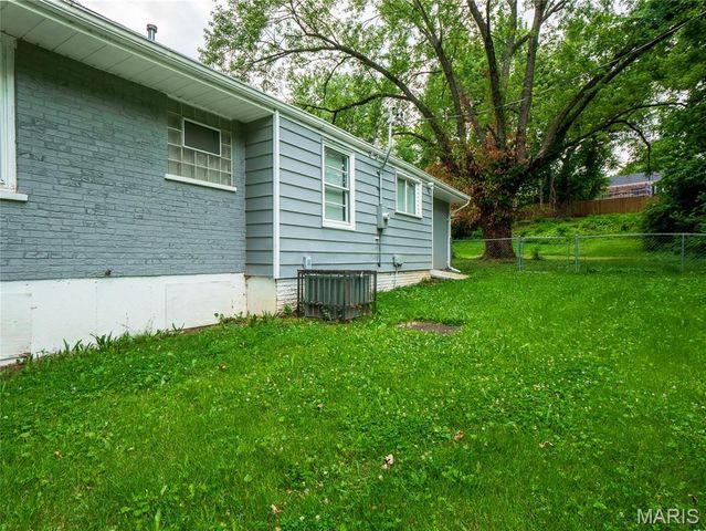101 Florwood Court, St Louis, MO 63135