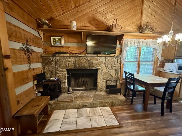 2340 Avon Circle, Sevierville, TN 37876