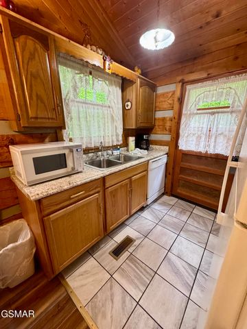 2340 Avon Circle, Sevierville, TN 37876