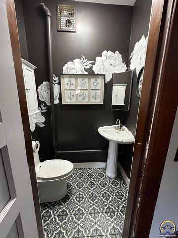 1001 Market ST, Emporia, KS 66801