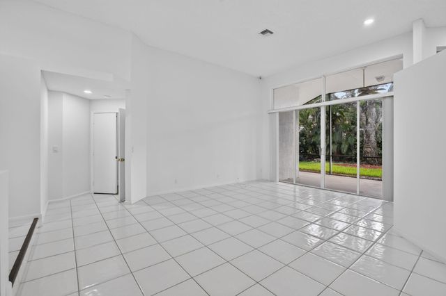 924 SPOONBILL Circle, Weston, FL 33326