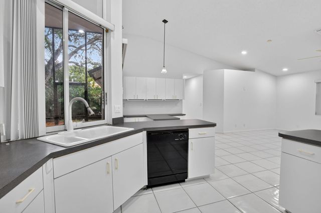 924 SPOONBILL Circle, Weston, FL 33326
