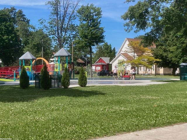 2519 Walnut Street, Port Huron, MI 48060